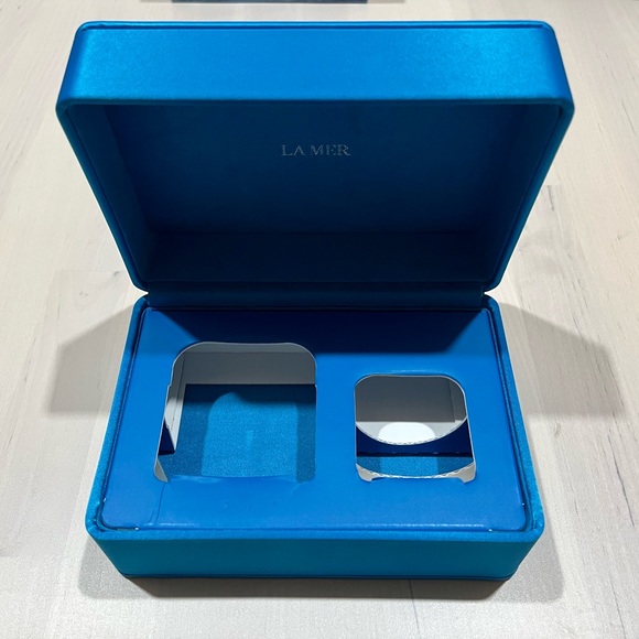 Brand new La Mer cosmetic case/box - Picture 3 of 3